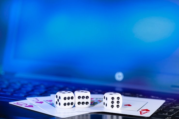 Dealer kasino langsung melayani taruhan meja dalam streaming video untuk pemain di Indonesia